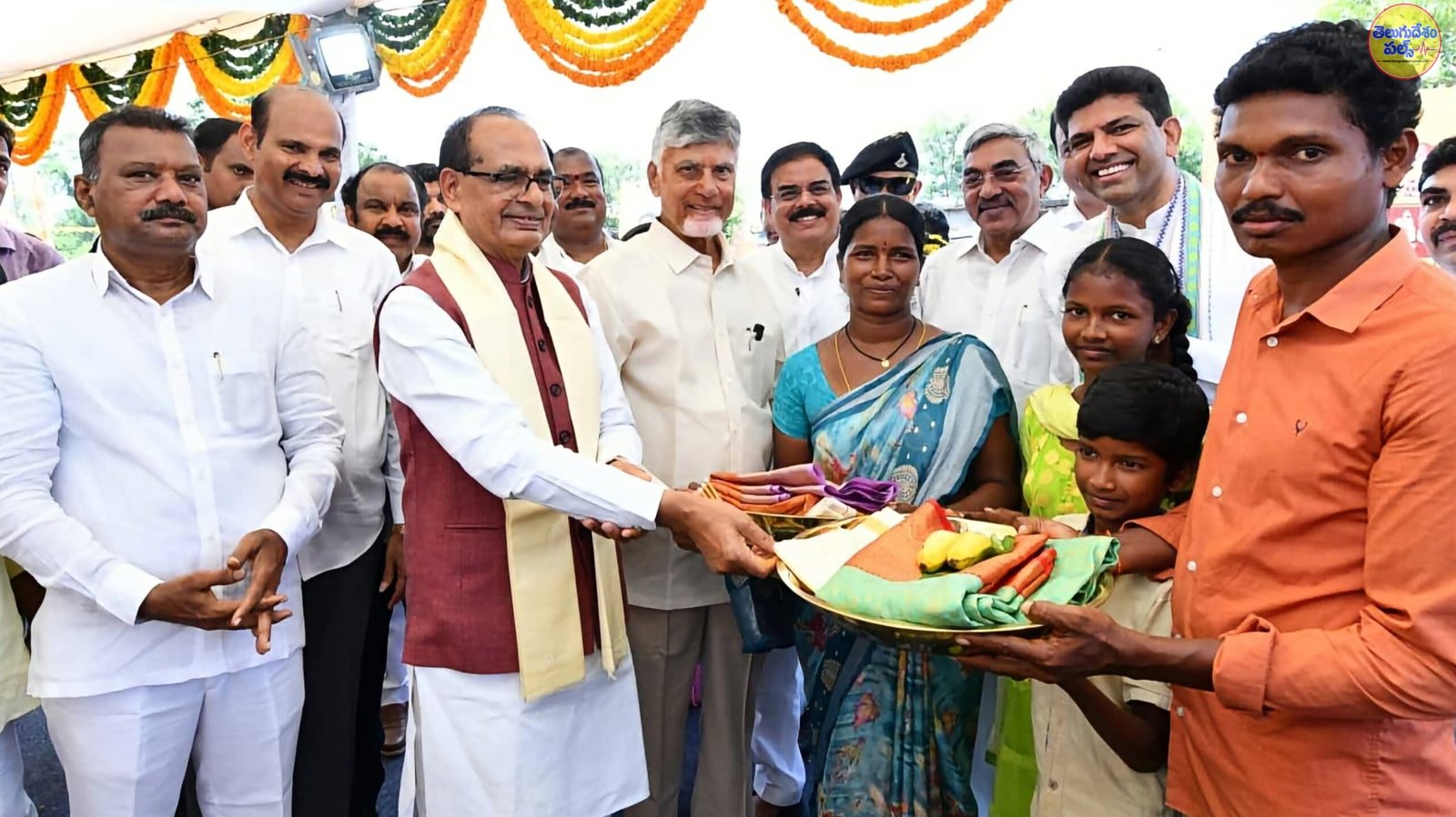 9 లక్షల ఇళ్లతో పేదలకు పట్టాభిషేకం- చంద్రబాబు